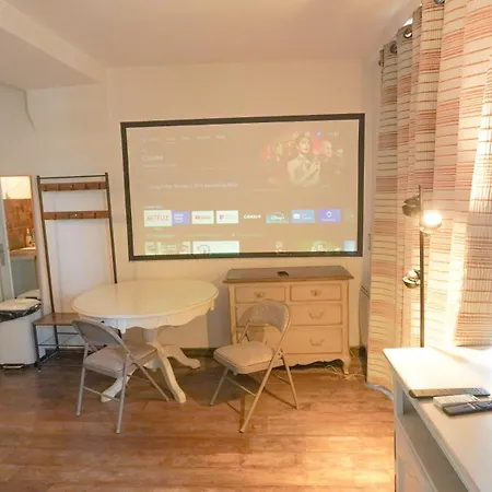 5 Walk To Louvre & Chatelet Metro شقة